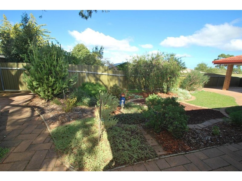 22 Hendrix Crescent, Woodcroft SA 5162