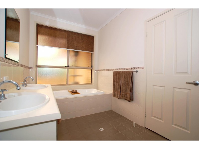 24 Navigator Avenue, Sheidow Park SA 5158