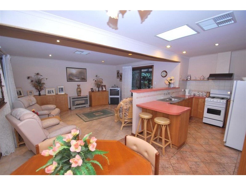 15 Rubin Crescent, Happy Valley SA 5159