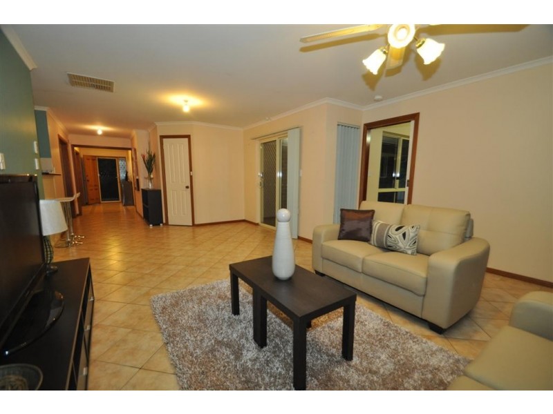 24 Pegasus Drive, Woodcroft SA 5162