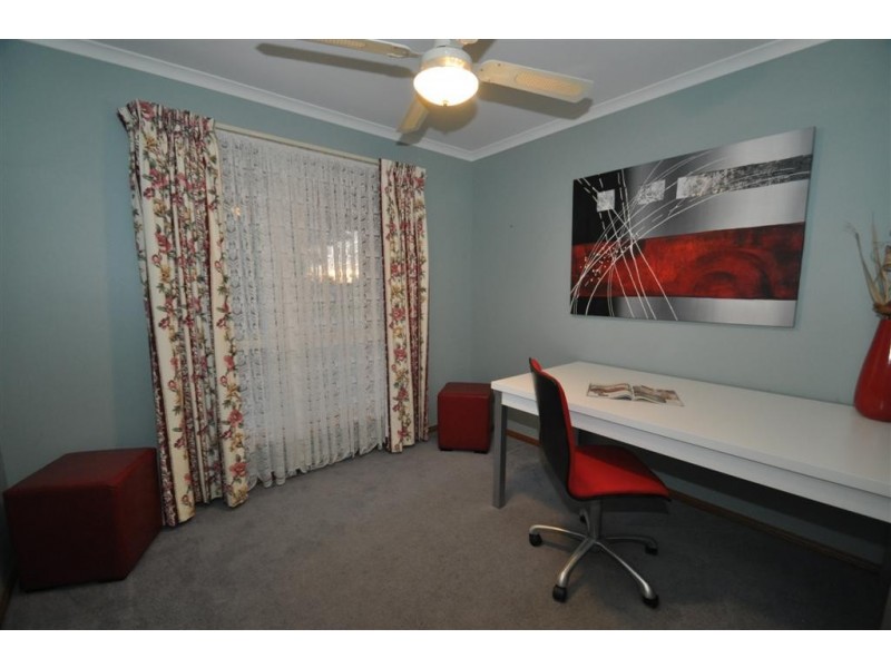 24 Pegasus Drive, Woodcroft SA 5162