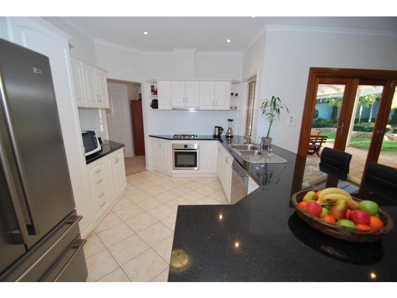 8 Oakford Crescent, Happy Valley SA 5159