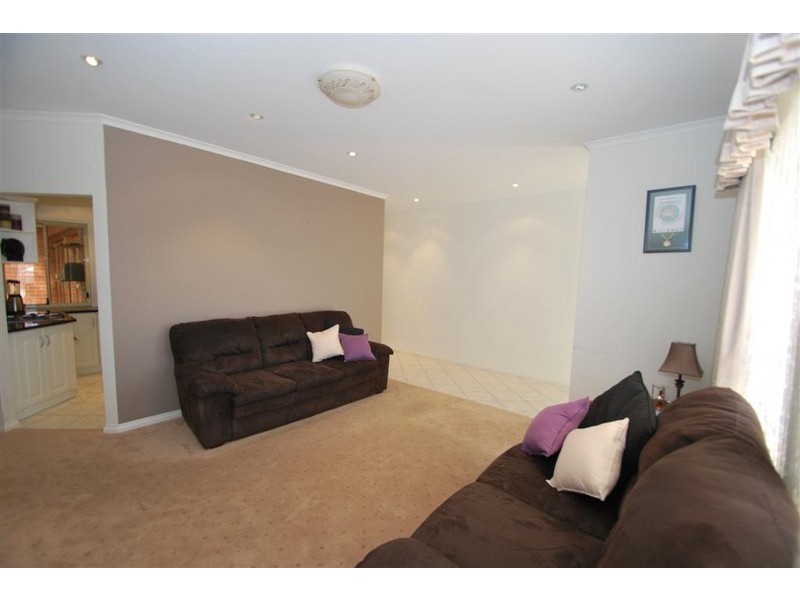 8 Oakford Crescent, Happy Valley SA 5159