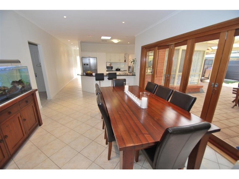 8 Oakford Crescent, Happy Valley SA 5159