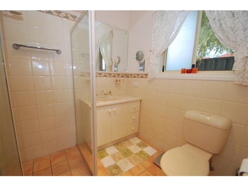 8 Oakford Crescent, Happy Valley SA 5159