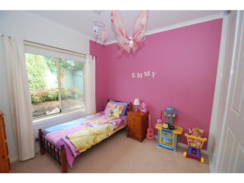 8 Oakford Crescent, Happy Valley SA 5159