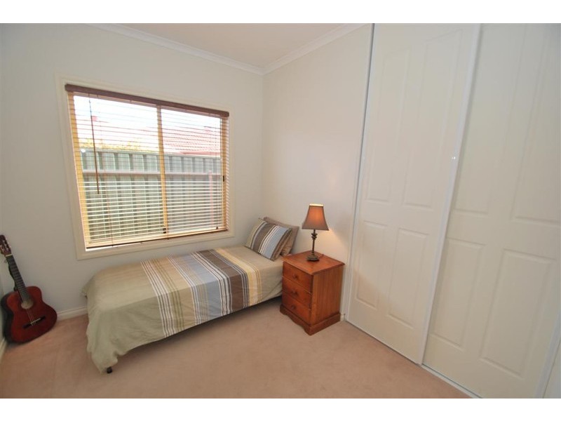 8 Oakford Crescent, Happy Valley SA 5159