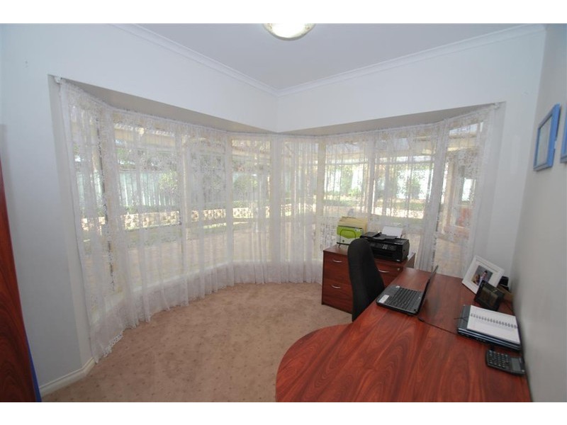 8 Oakford Crescent, Happy Valley SA 5159