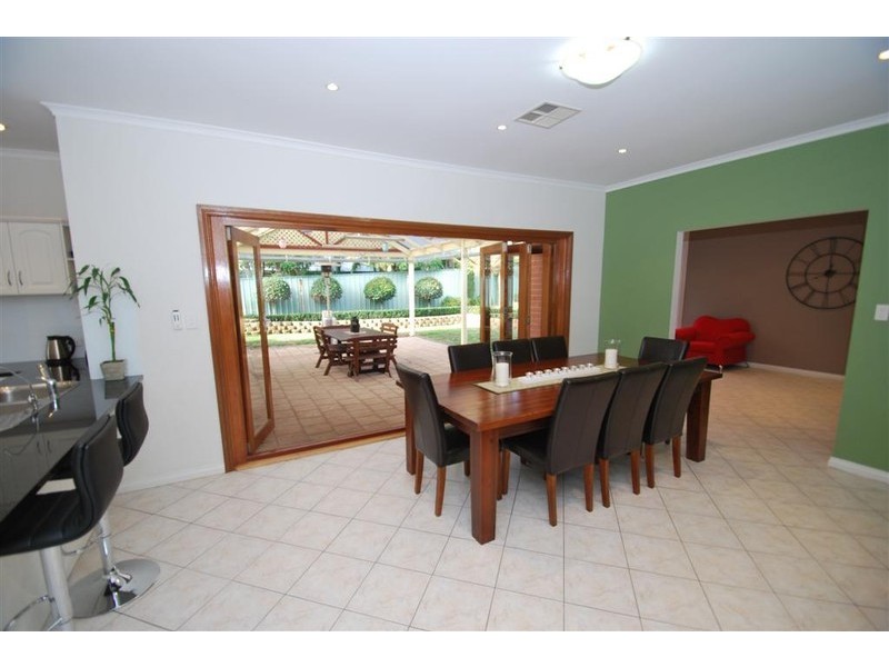 8 Oakford Crescent, Happy Valley SA 5159