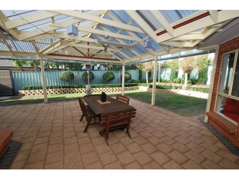 8 Oakford Crescent, Happy Valley SA 5159