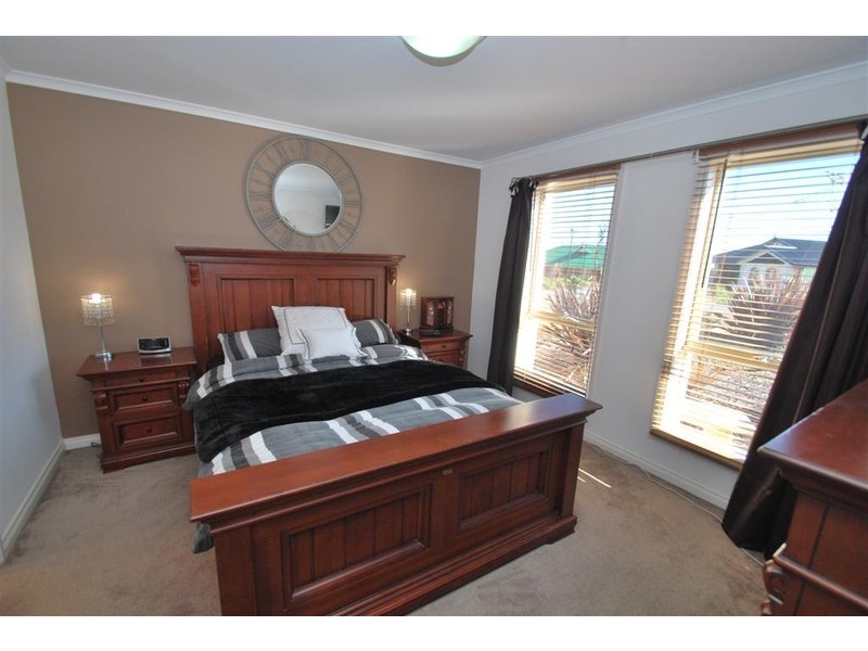 80 Elizabeth Crescent, Hallett Cove SA 5158