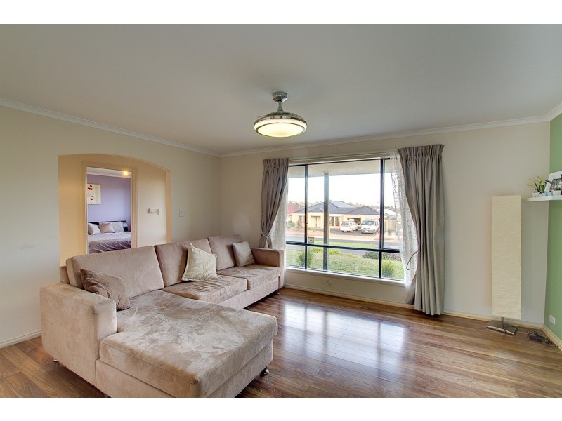 124 Grand Boulevard, Seaford Rise SA 5169