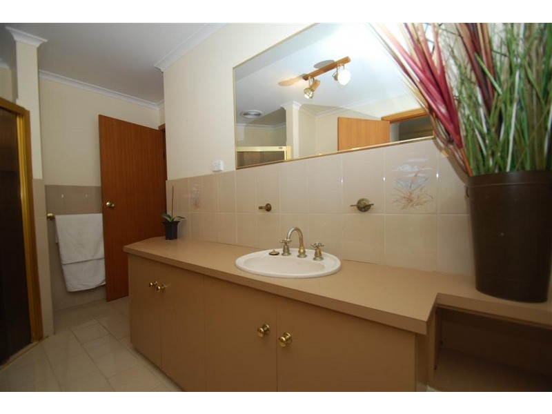 40 Crossing Road, Aberfoyle Park SA 5159