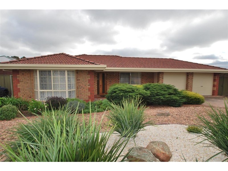 13 Sandalwood Grove, Woodcroft SA 5162