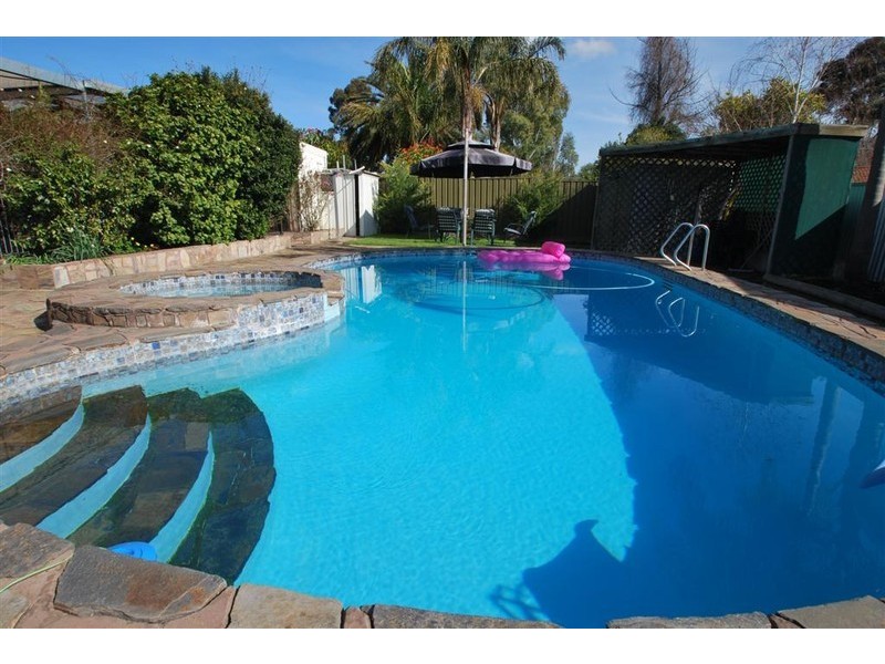 10 Jennifer Drive, Happy Valley SA 5159