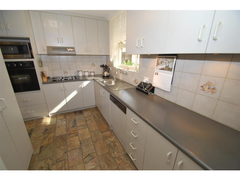10 Jennifer Drive, Happy Valley SA 5159