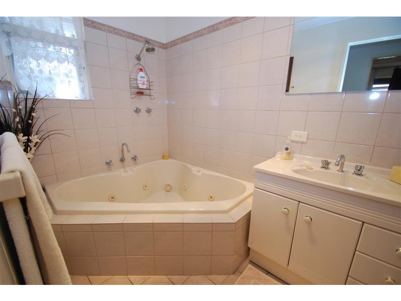 10 Jennifer Drive, Happy Valley SA 5159