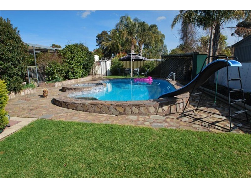 10 Jennifer Drive, Happy Valley SA 5159