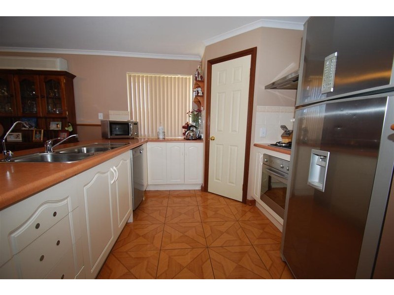 11 Verdant Parade, Woodcroft SA 5162