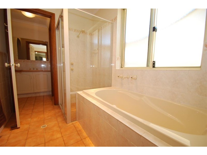 11 Verdant Parade, Woodcroft SA 5162