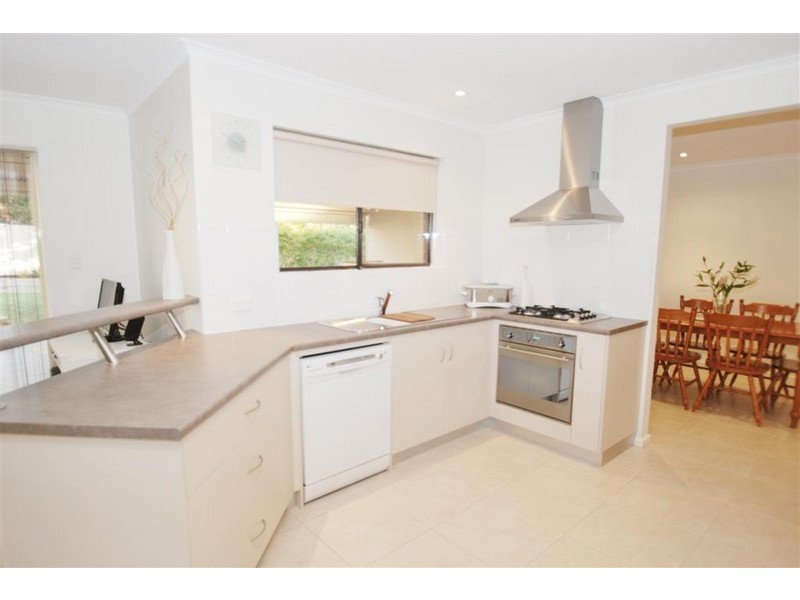 19 Manunda Way, Hallett Cove SA 5158