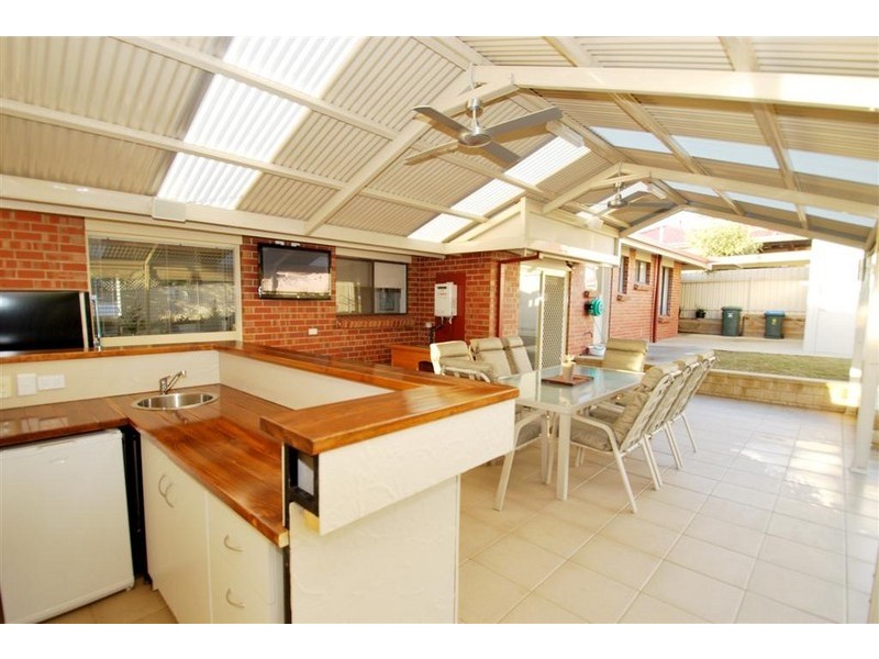 19 Manunda Way, Hallett Cove SA 5158