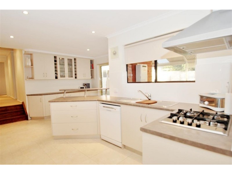 19 Manunda Way, Hallett Cove SA 5158