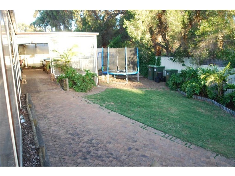 18 Fraser Avenue, Happy Valley SA 5159