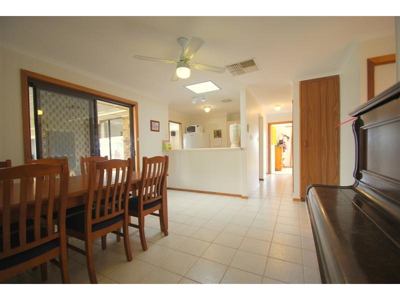 6 Manooka Road, Morphett Vale SA 5162