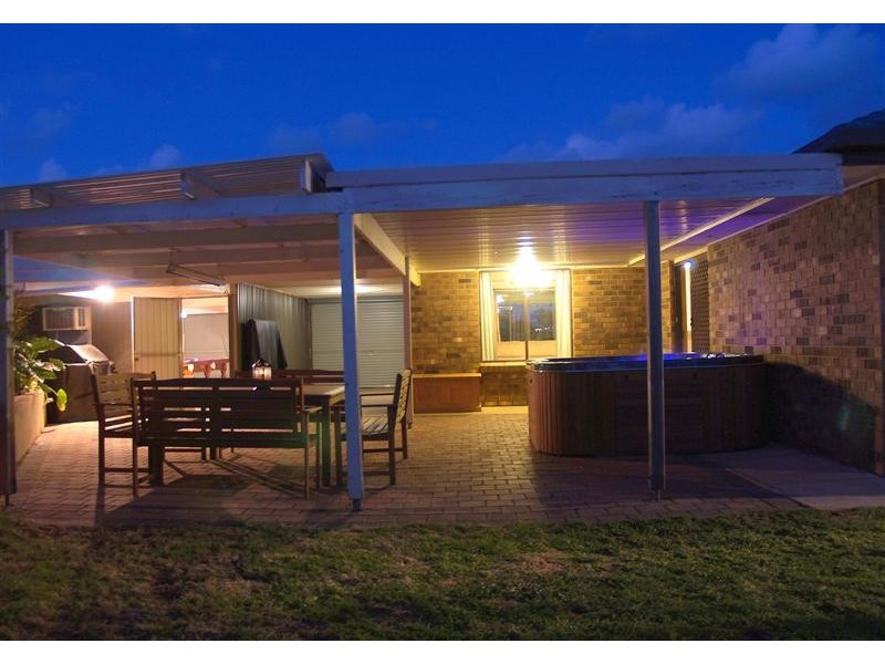 6 Manooka Road, Morphett Vale SA 5162