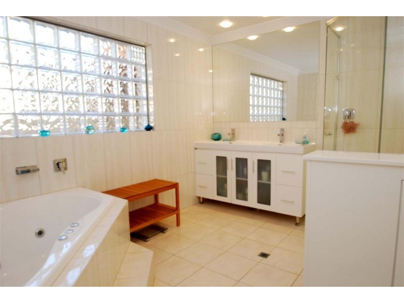 4 Tornado Avenue, Hallett Cove SA 5158