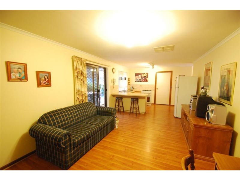 15 Moncur Street, Woodcroft SA 5162