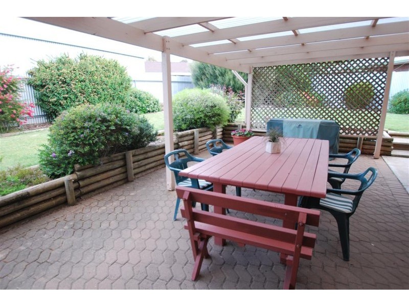 15 Moncur Street, Woodcroft SA 5162