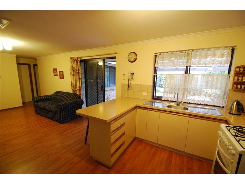 15 Moncur Street, Woodcroft SA 5162