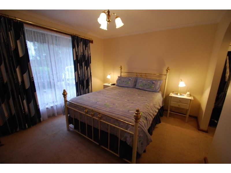 15 Moncur Street, Woodcroft SA 5162