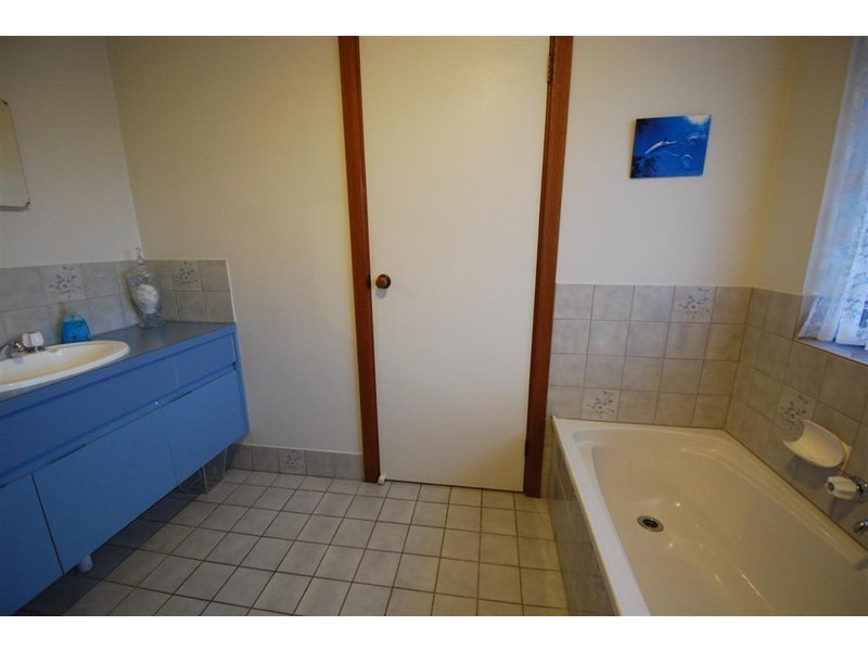 15 Moncur Street, Woodcroft SA 5162