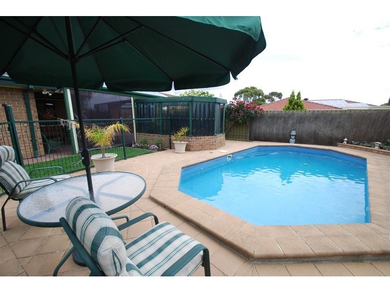 10 Pinehurst Grove, Morphett Vale SA 5162