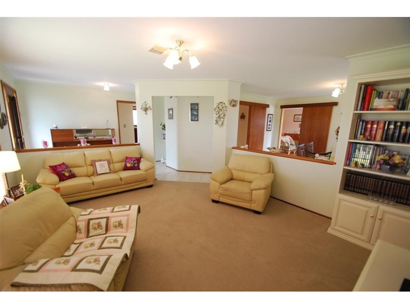 10 Pinehurst Grove, Morphett Vale SA 5162