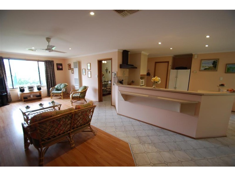 10 Pinehurst Grove, Morphett Vale SA 5162