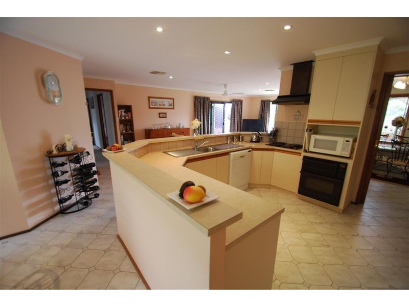 10 Pinehurst Grove, Morphett Vale SA 5162