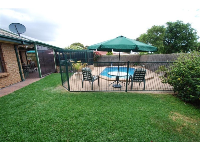 10 Pinehurst Grove, Morphett Vale SA 5162