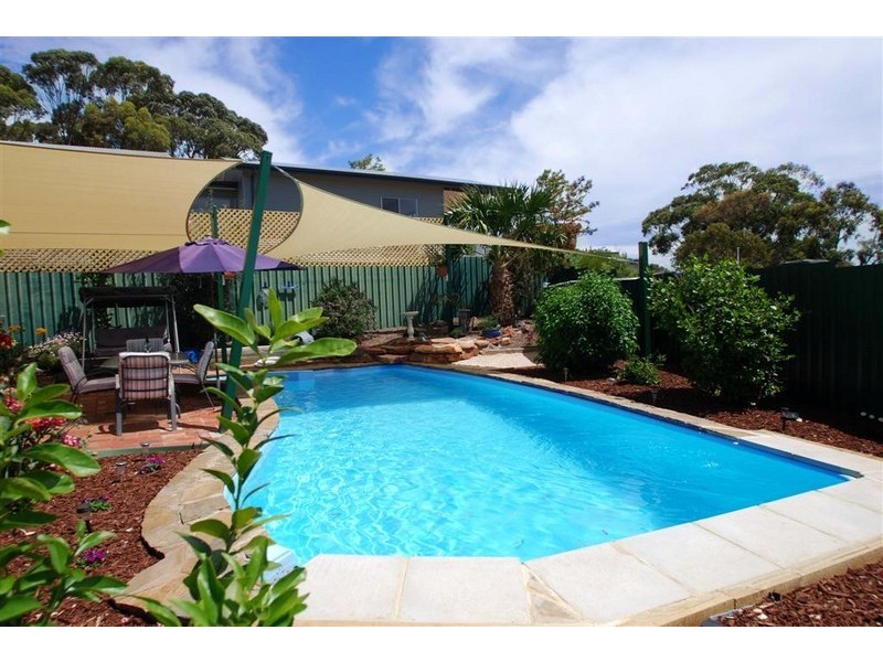 16 Sunnybanks Drive, Happy Valley SA 5159