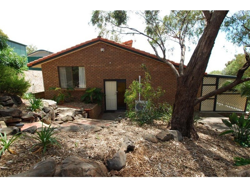 16 Sunnybanks Drive, Happy Valley SA 5159