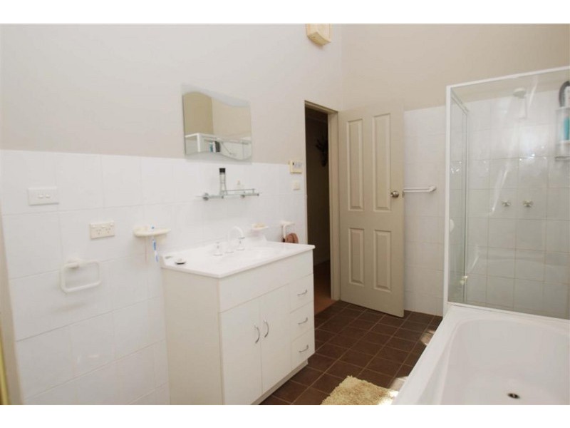 16 Sunnybanks Drive, Happy Valley SA 5159