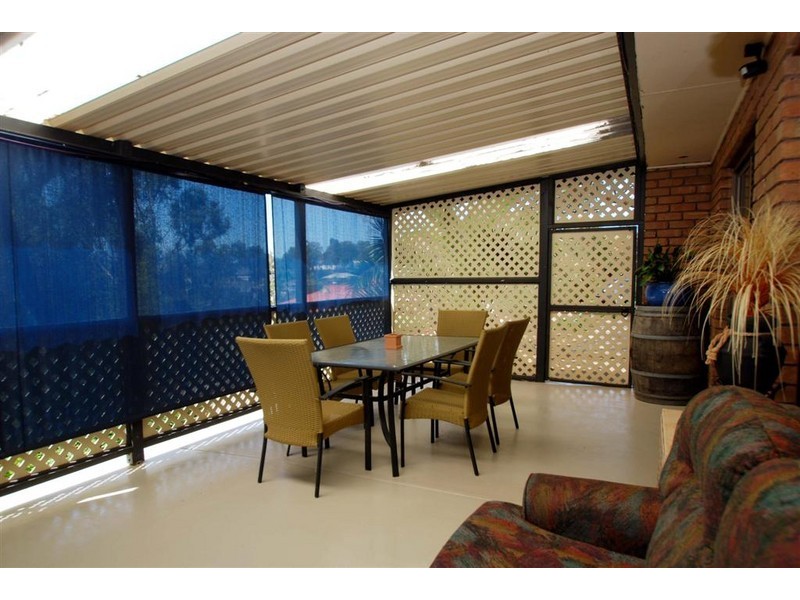 16 Sunnybanks Drive, Happy Valley SA 5159