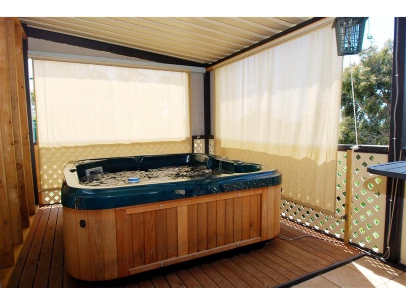 16 Sunnybanks Drive, Happy Valley SA 5159