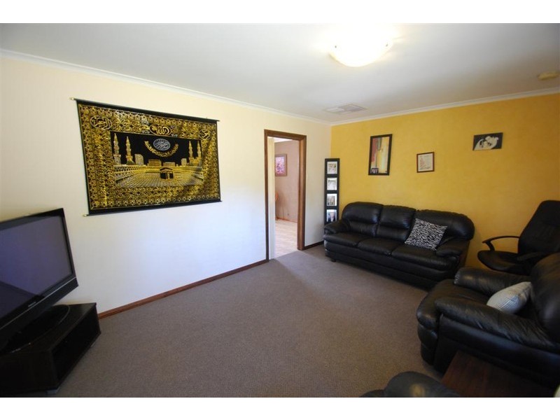 1 Devon Crescent, Happy Valley SA 5159