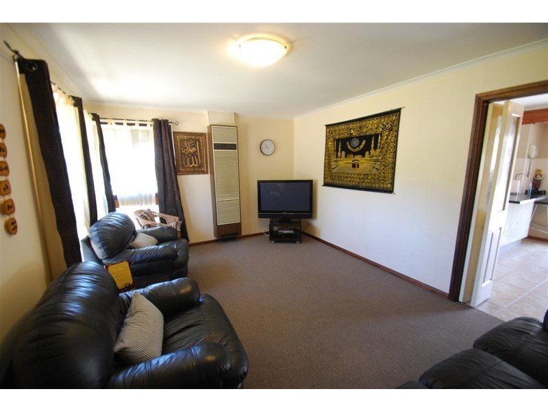 1 Devon Crescent, Happy Valley SA 5159