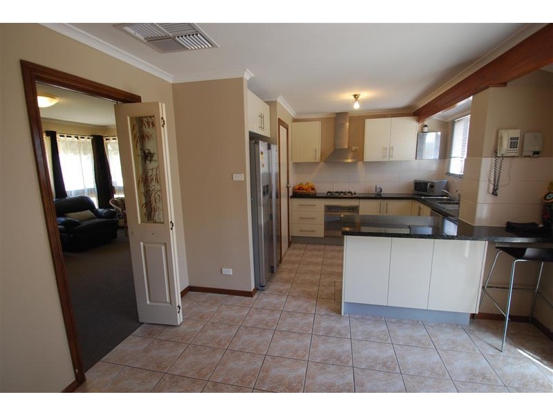 1 Devon Crescent, Happy Valley SA 5159