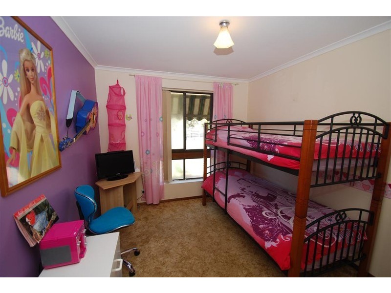 1 Devon Crescent, Happy Valley SA 5159